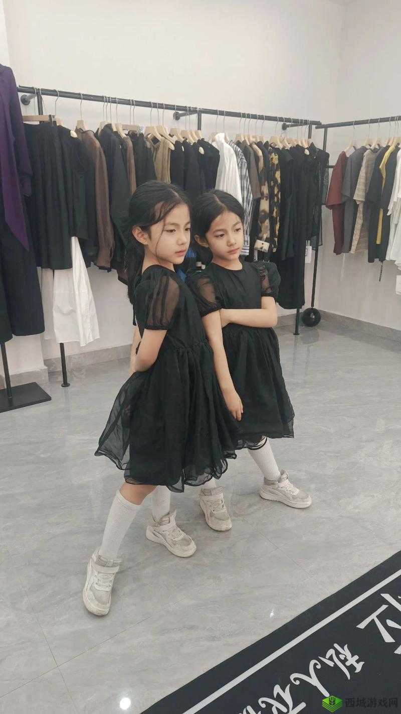 双胞胎姐妹齐上阵许多说许多:携手共进
