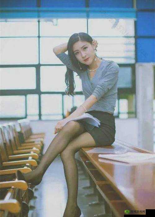 天美传奇女黑丝教师 timi.livc:性感与才华并存