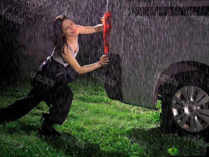 暴雨夜:女职员被困公司,孤独与恐惧笼罩