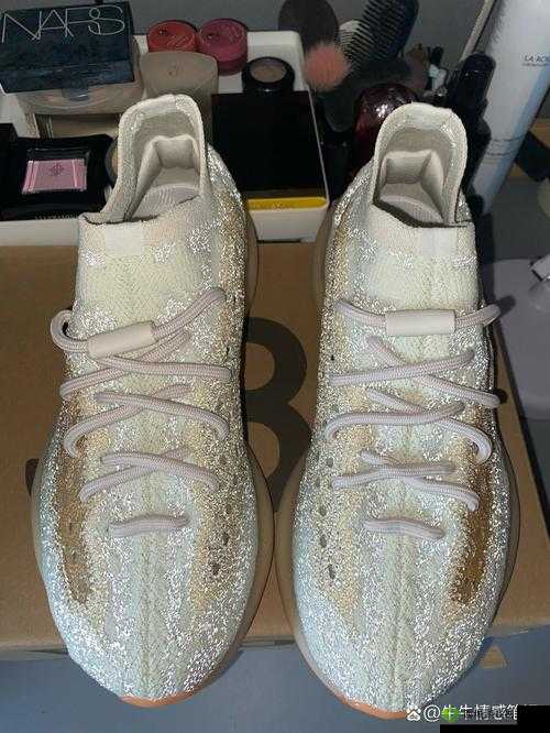 yeezy380 蜜桃粉和白色:高清精品,让你爱不释手