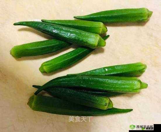 四种水果的奇妙组合:草莓、丝瓜、榴莲、秋葵的奇妙冒险