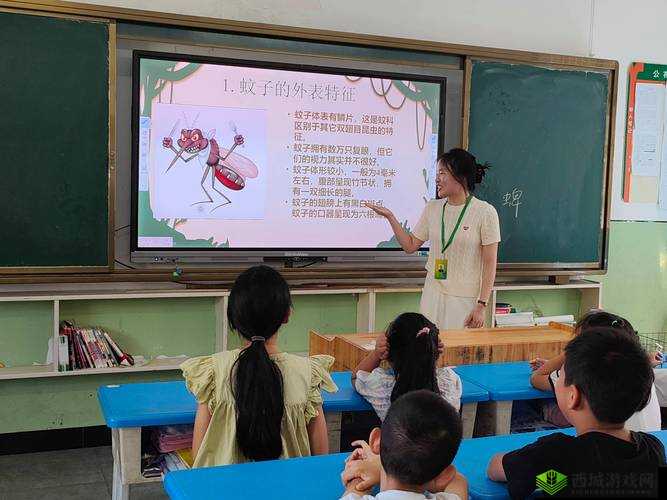 生物老师上课亲自给我们展示自己：趣味教学激发学生浓厚兴趣