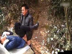 亚洲同性老头XXXXX老人为何引发关注?他们有着怎样独特的故事?